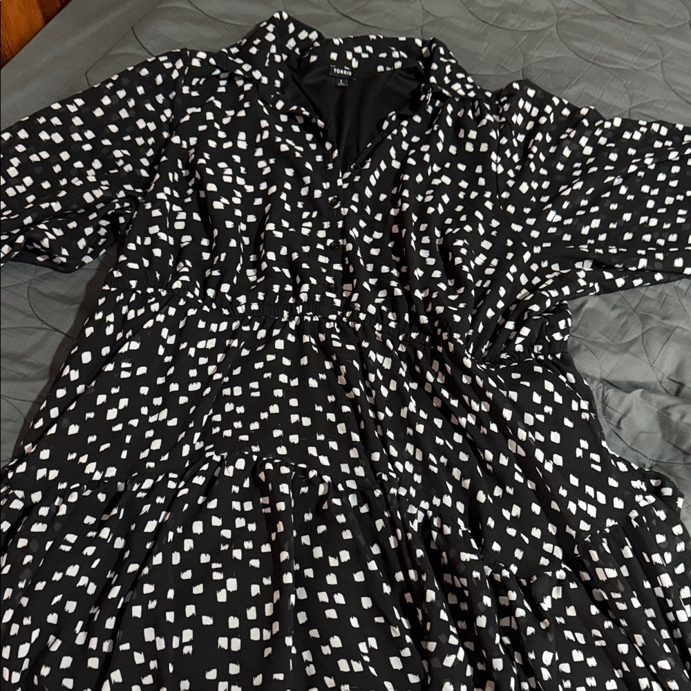 Torrid Black and White Geometric Long Sleeve Dress